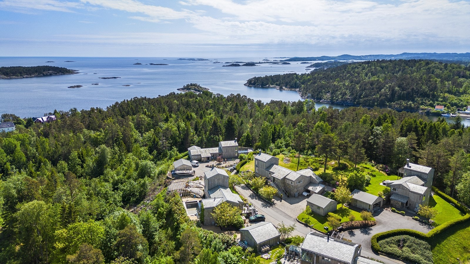 Boligområdet skiller seg positivt ut fra mengden, og er meget pent opparbeidet. Galleribilde