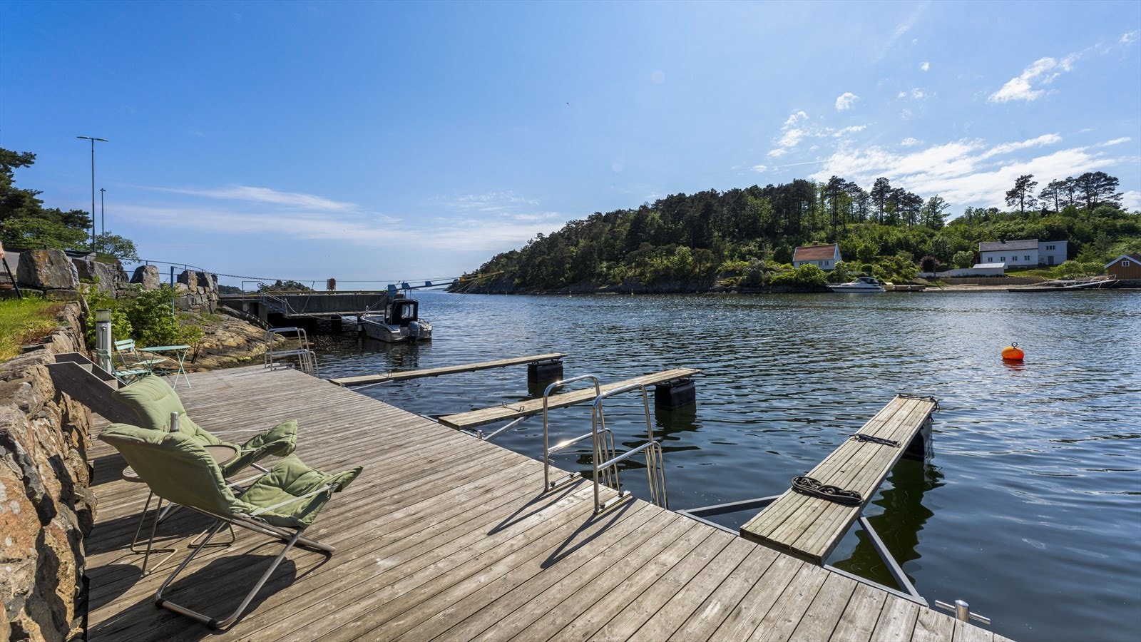På brygga har du båtplass og flotte bademuligheter. Galleribilde