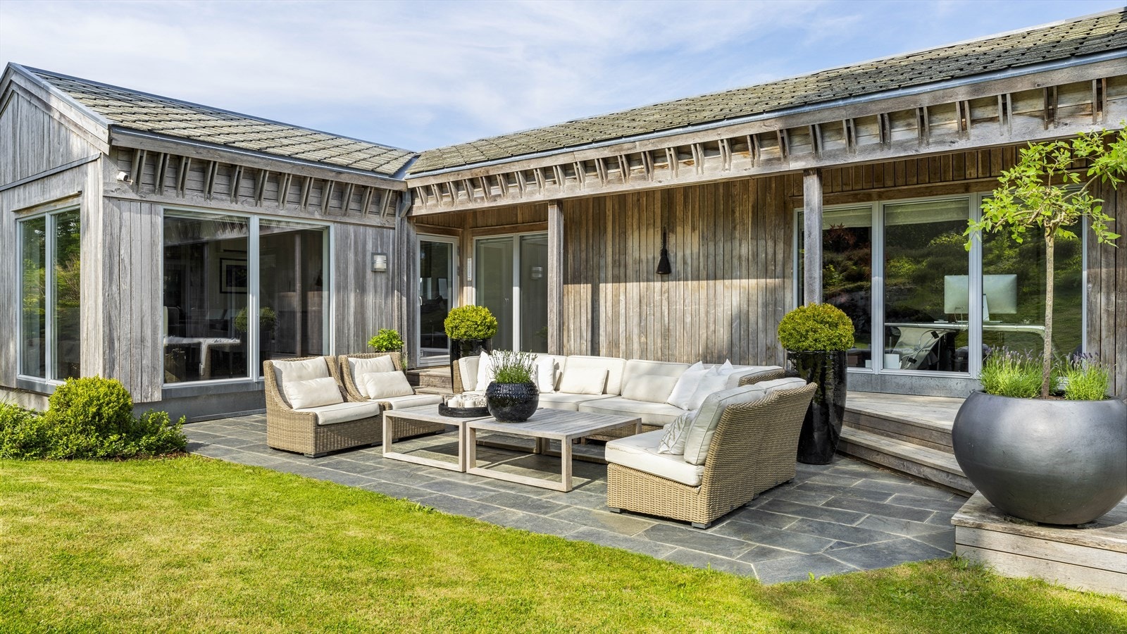 Et fantastisk uteområde som både er solrikt og lunt. Galleribilde