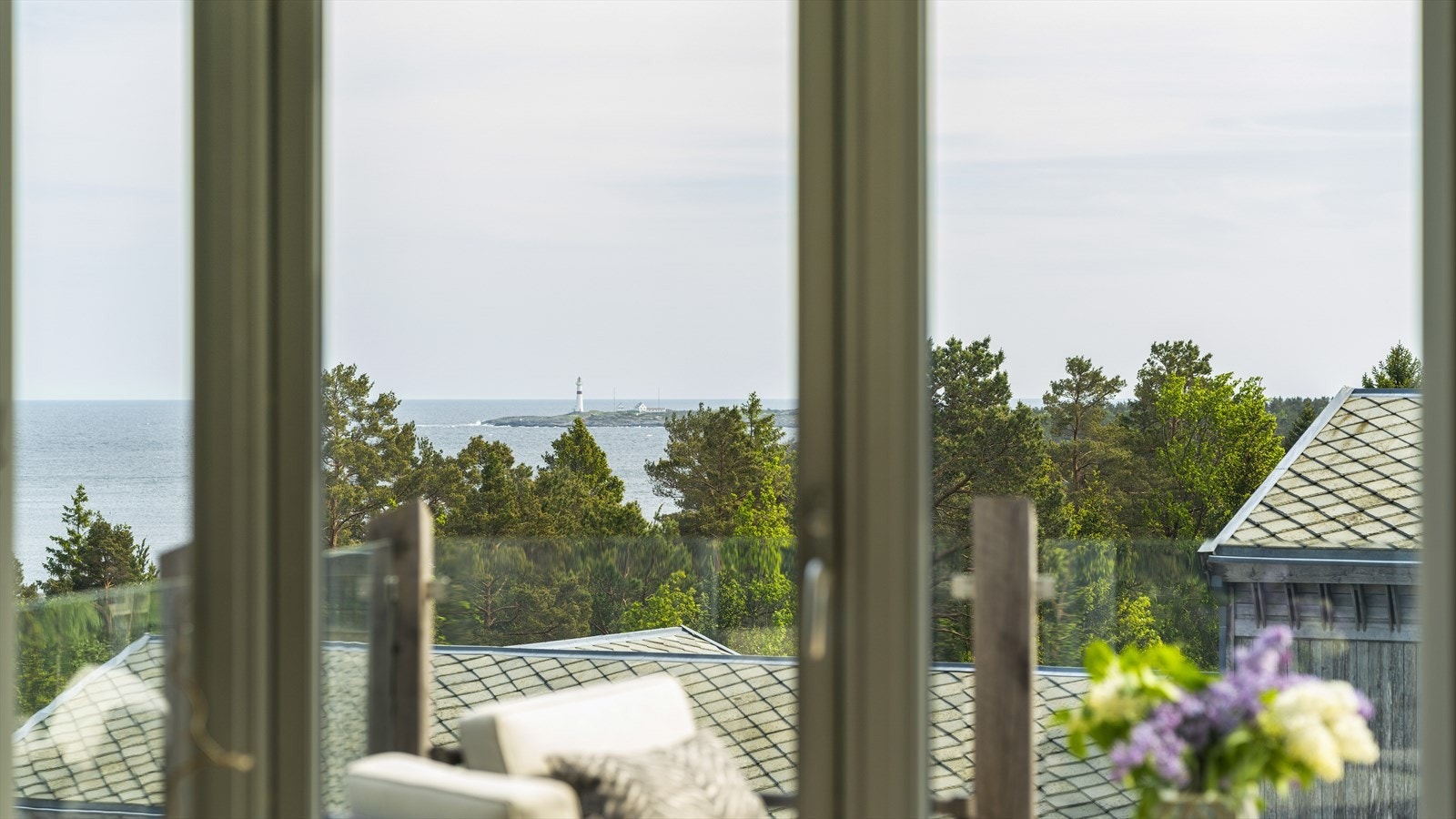 Fra TV-stua er utsikten den beste, med Torungen i horisonten. Galleribilde