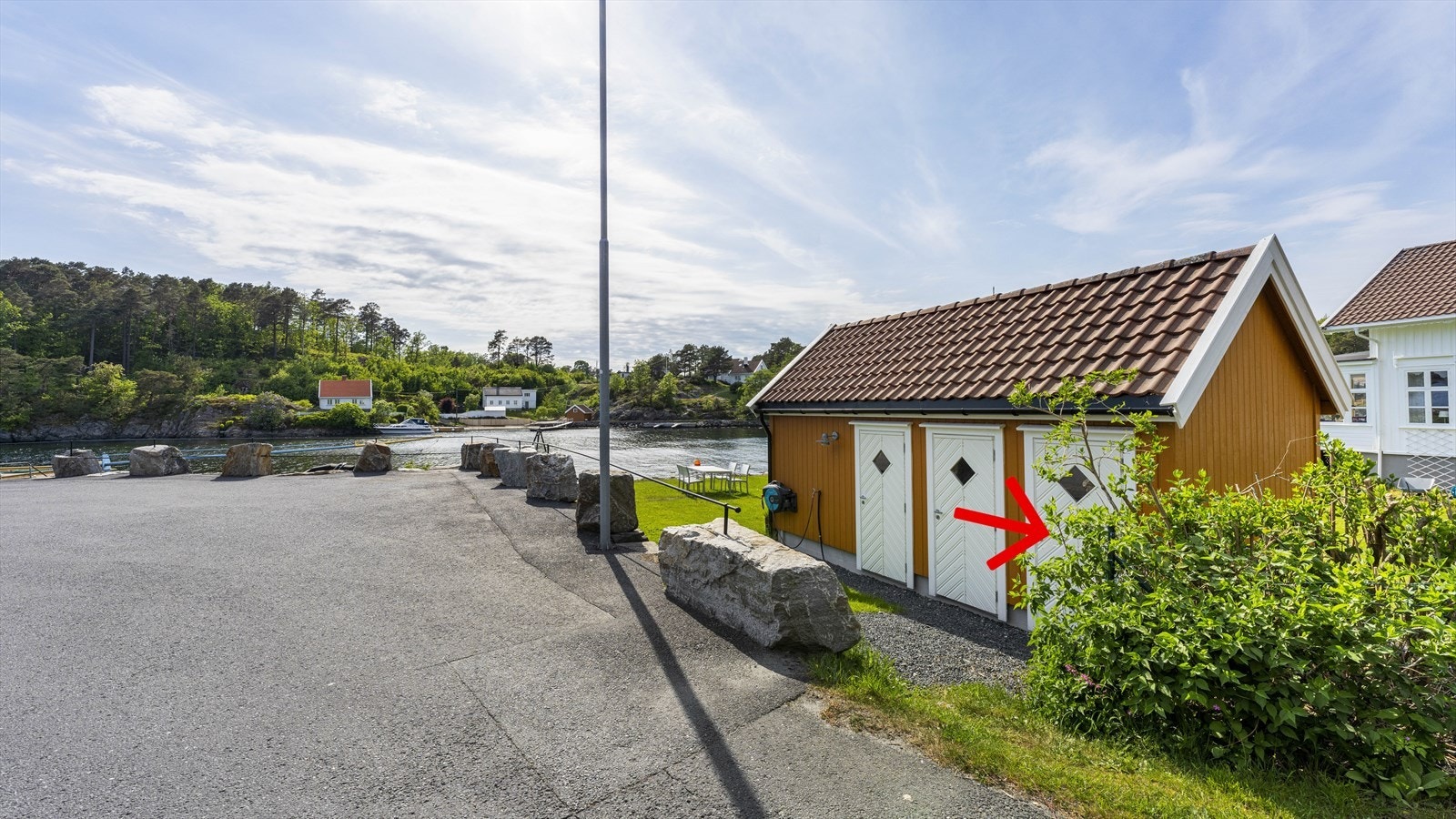 Sjøboden er praktisk til å oppbevare redningsvester og annet nødvendig utstyr. Galleribilde