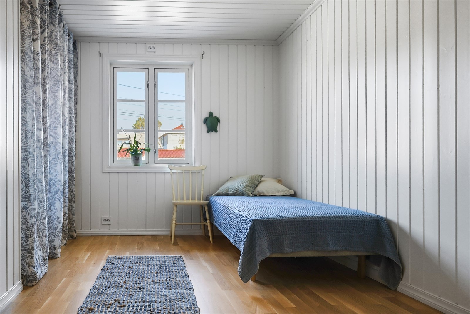 Del av gang og bod, som er tatt i bruk til midlertidig soverom Galleribilde