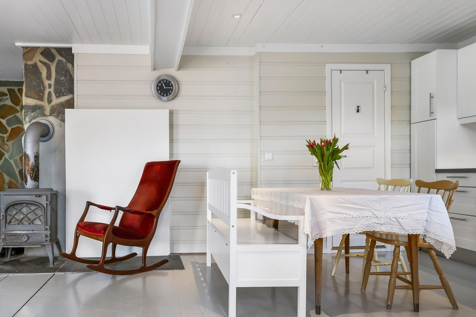 Det er god plass til stort spisebord i kjøkken/allrom Galleribilde