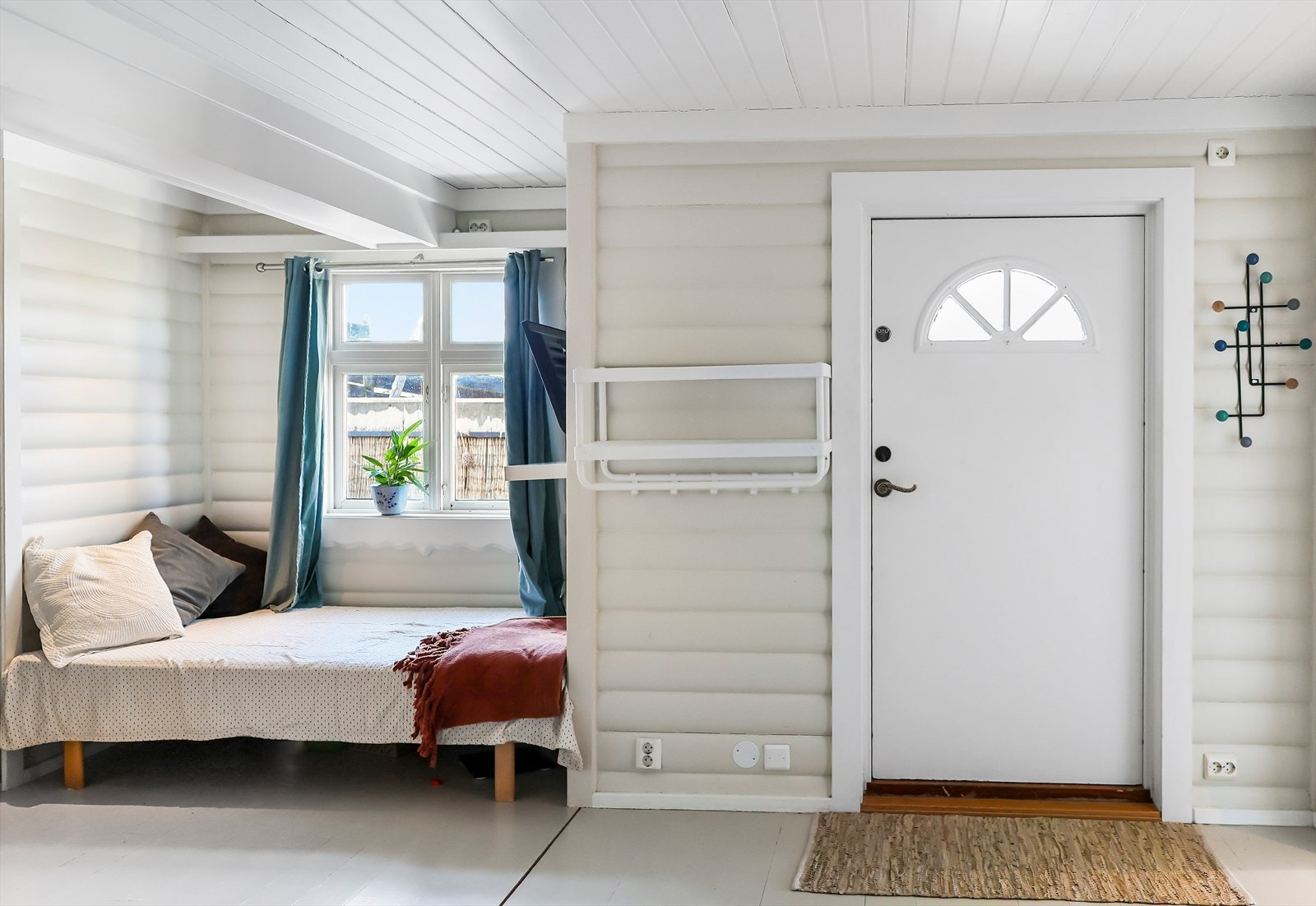 Plass til daybed i allrom. Her er pt. hovedinngang. Galleribilde