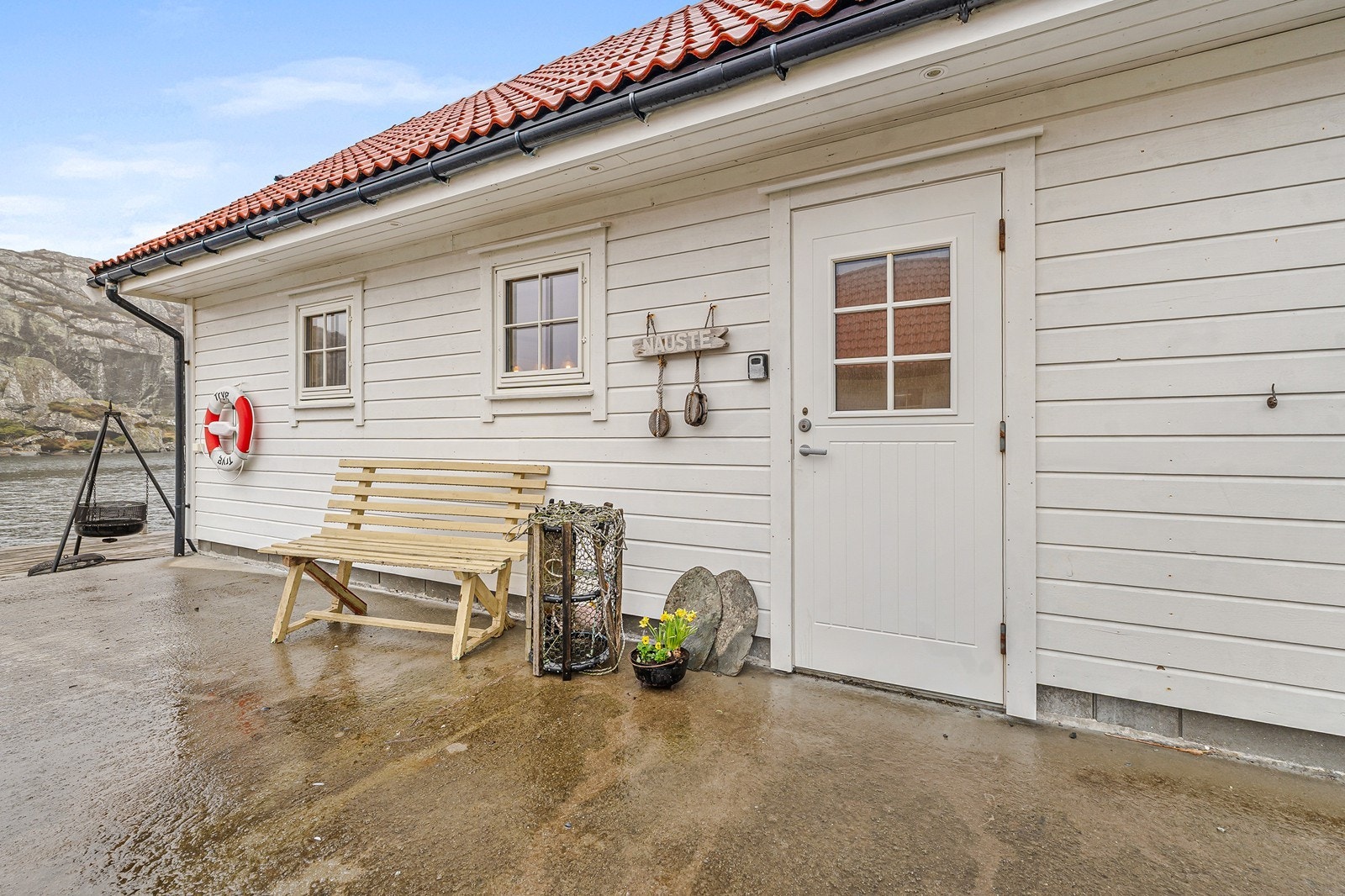 Trivelig inngang til naust Galleribilde