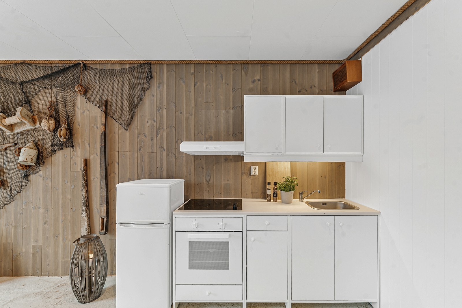 Kjøkkeninnredning i naust. Galleribilde