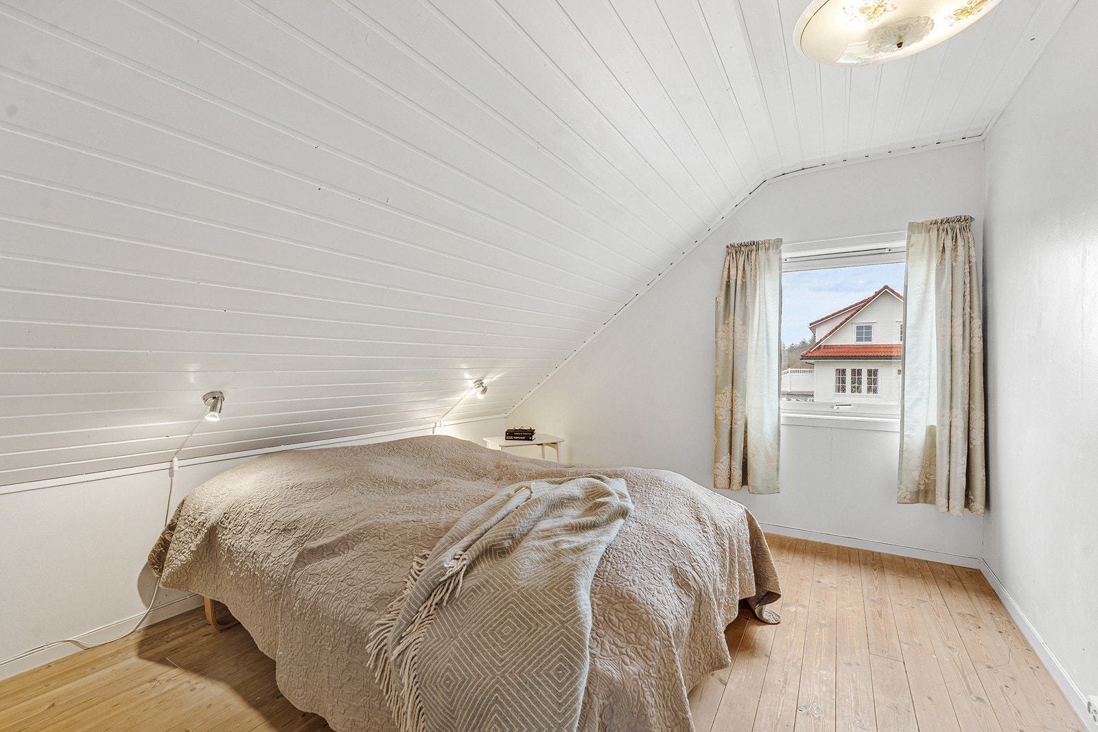 Eiendommen har tre fine soverom Galleribilde