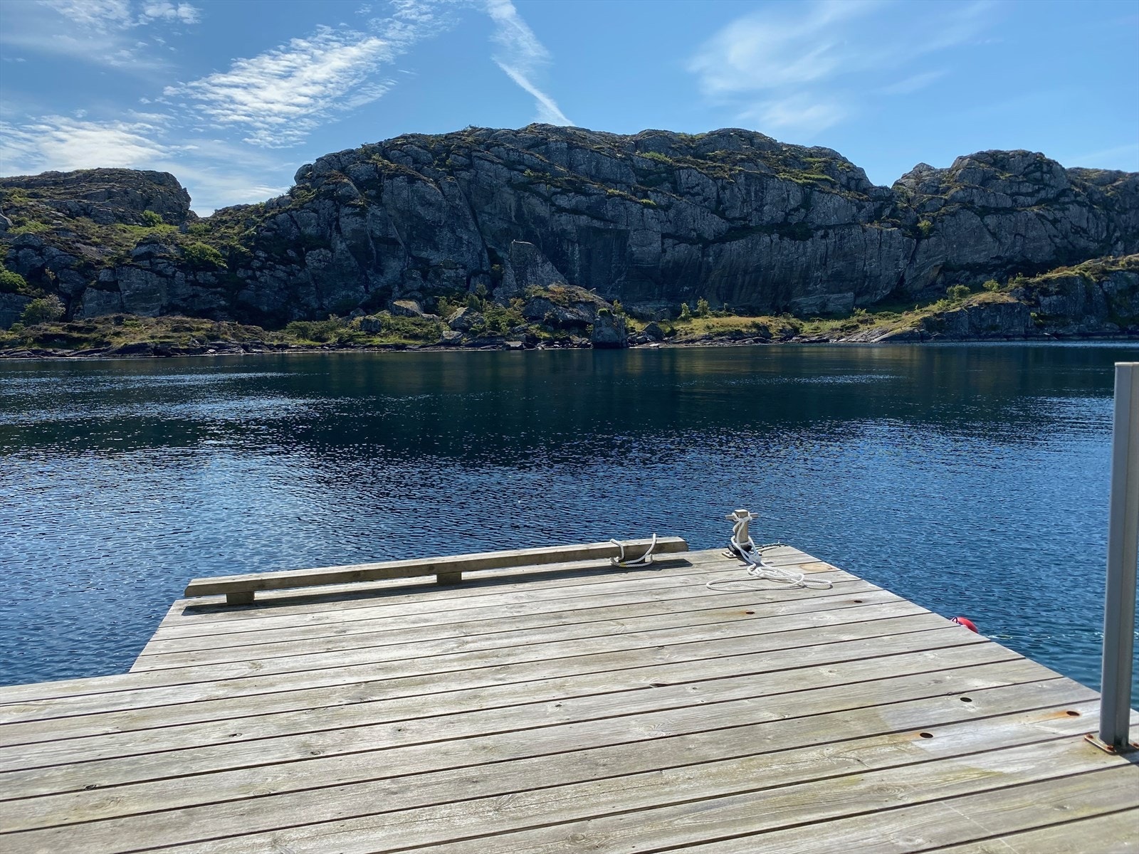 Nydelige omgivelser ved naustet. Galleribilde