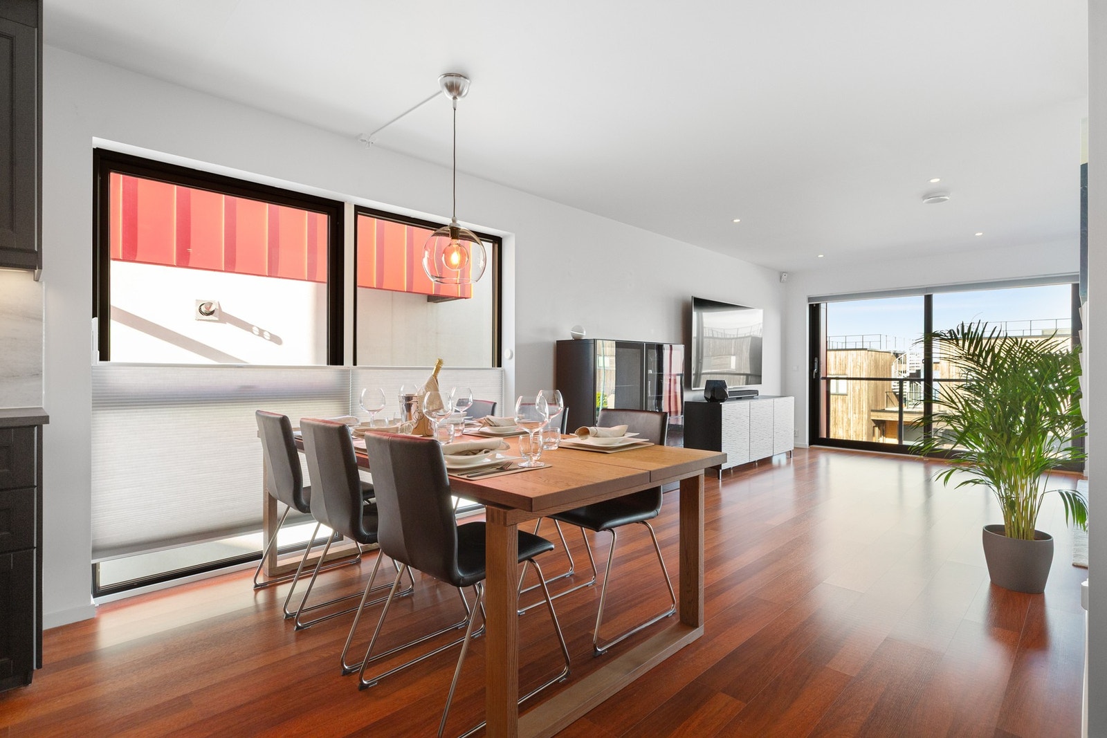 Alt ligger til rette for hyggelige selskap med venner og familie. Galleribilde