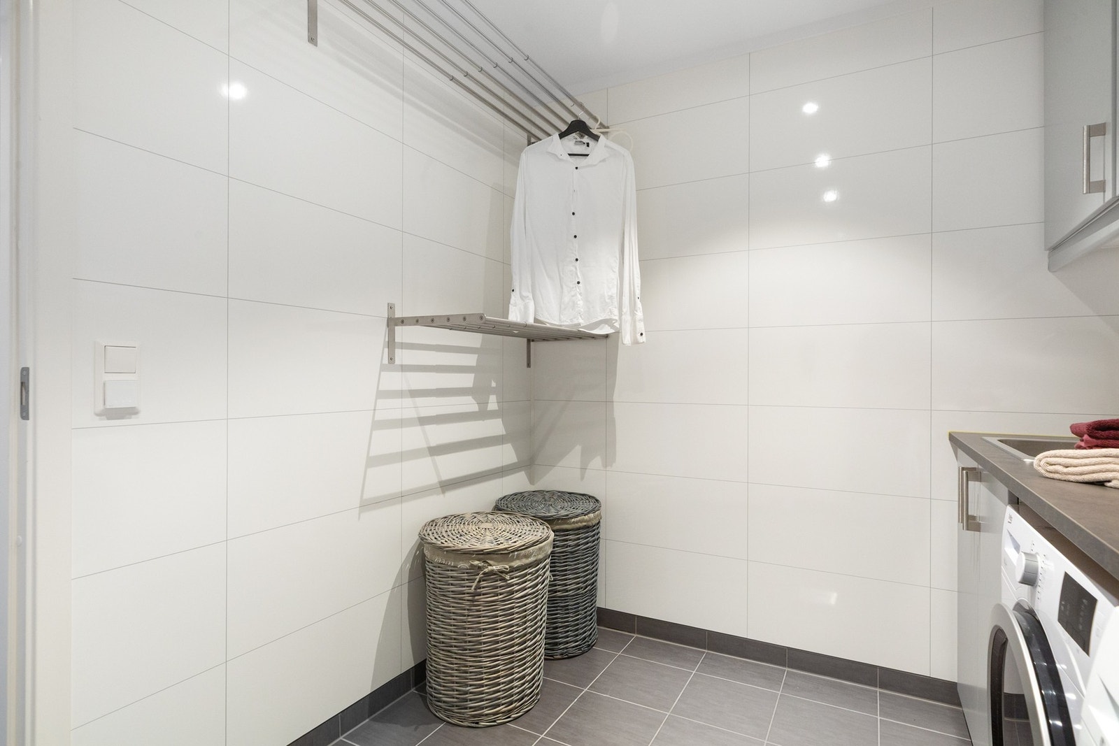 I hjørnet på vaskerommet er det rør for å sette inn ekstra toalett, om man skulle ønske det. Galleribilde