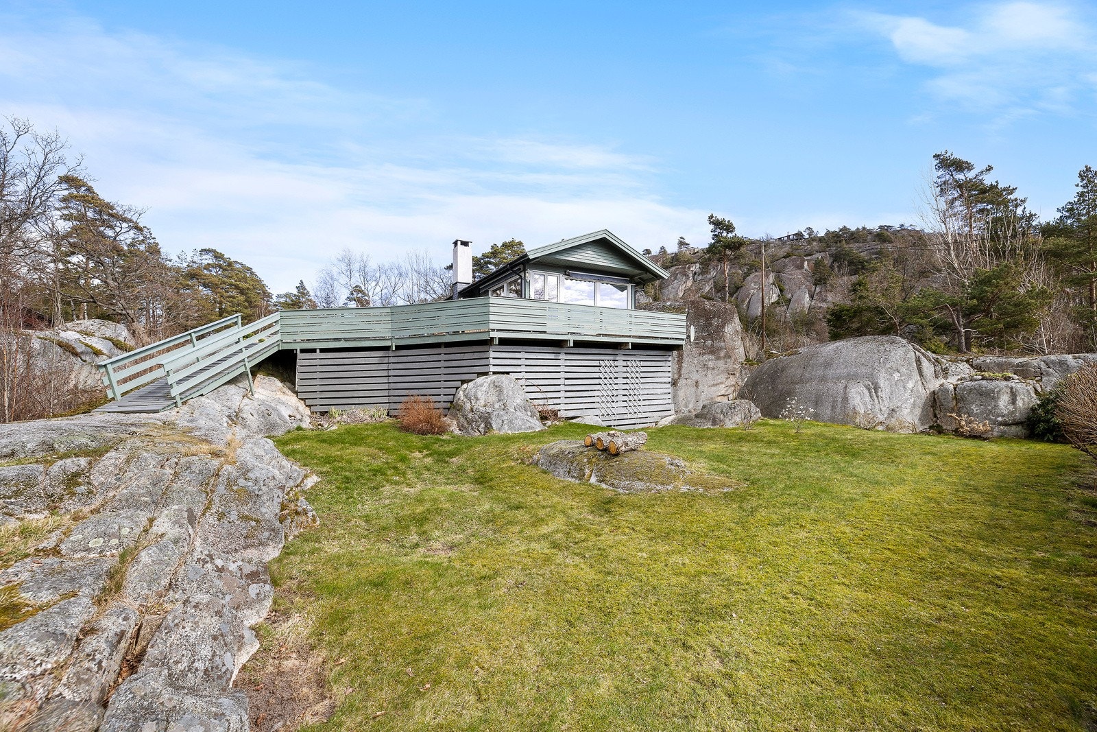 Lettstelt tomt med god boltreplass for store og små Galleribilde