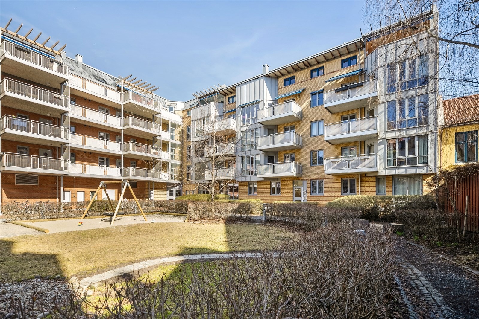 Fasade fra bakhagen Galleribilde