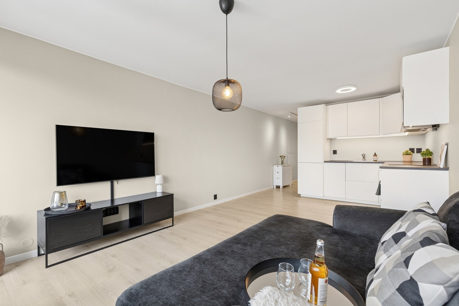 Meget pene og moderne overflater malt i lyse, innbydende farger. Galleribilde