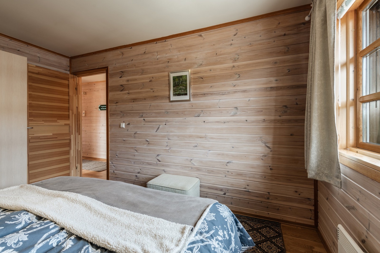 Godt med naturlig lys slipper inn i leiligheten. Galleribilde