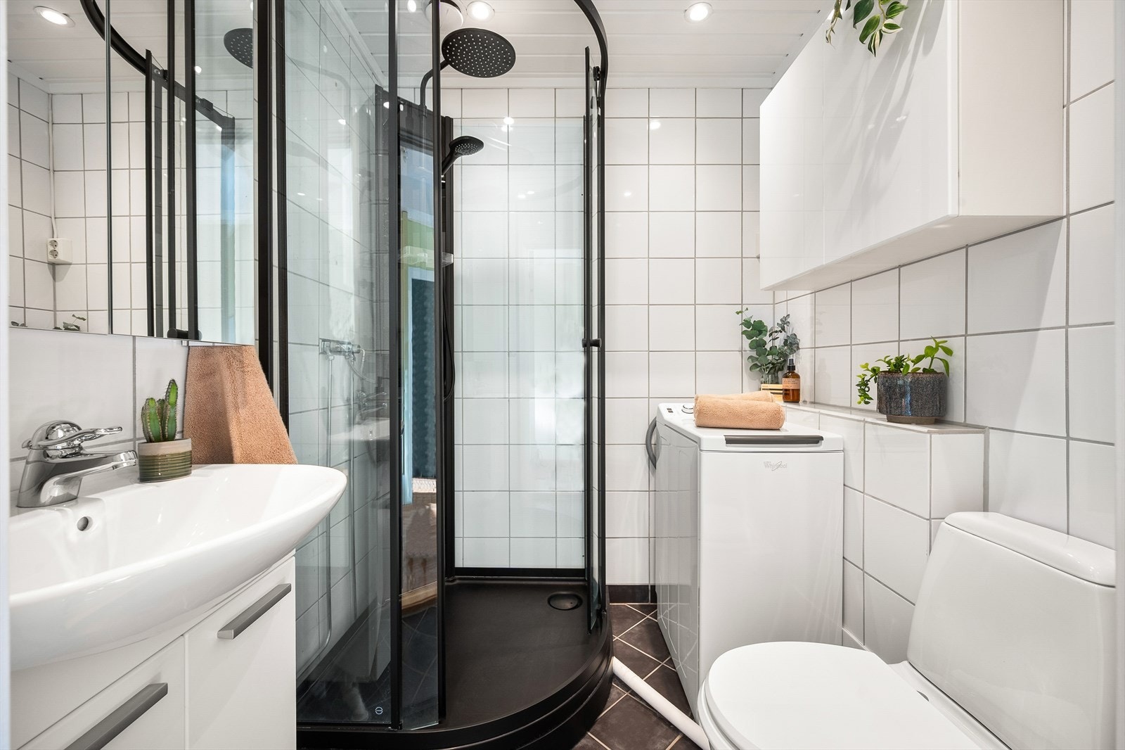 Pent flislagt bad med gulvvarme. Galleribilde