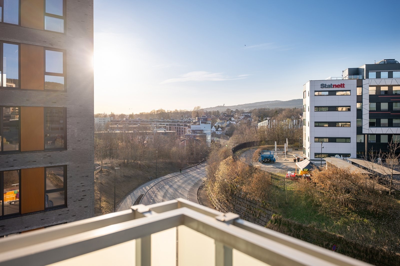 Utsikt mot Holmenkollen fra balkong tilknyttet hovedsoverommet Galleribilde