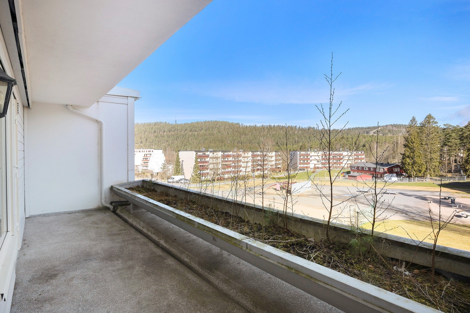 Her er det plass til cafésett, blomsterpotter og kanskje en liten grill. Et deilig sted å nyte rolige stunder utendørs. Galleribilde