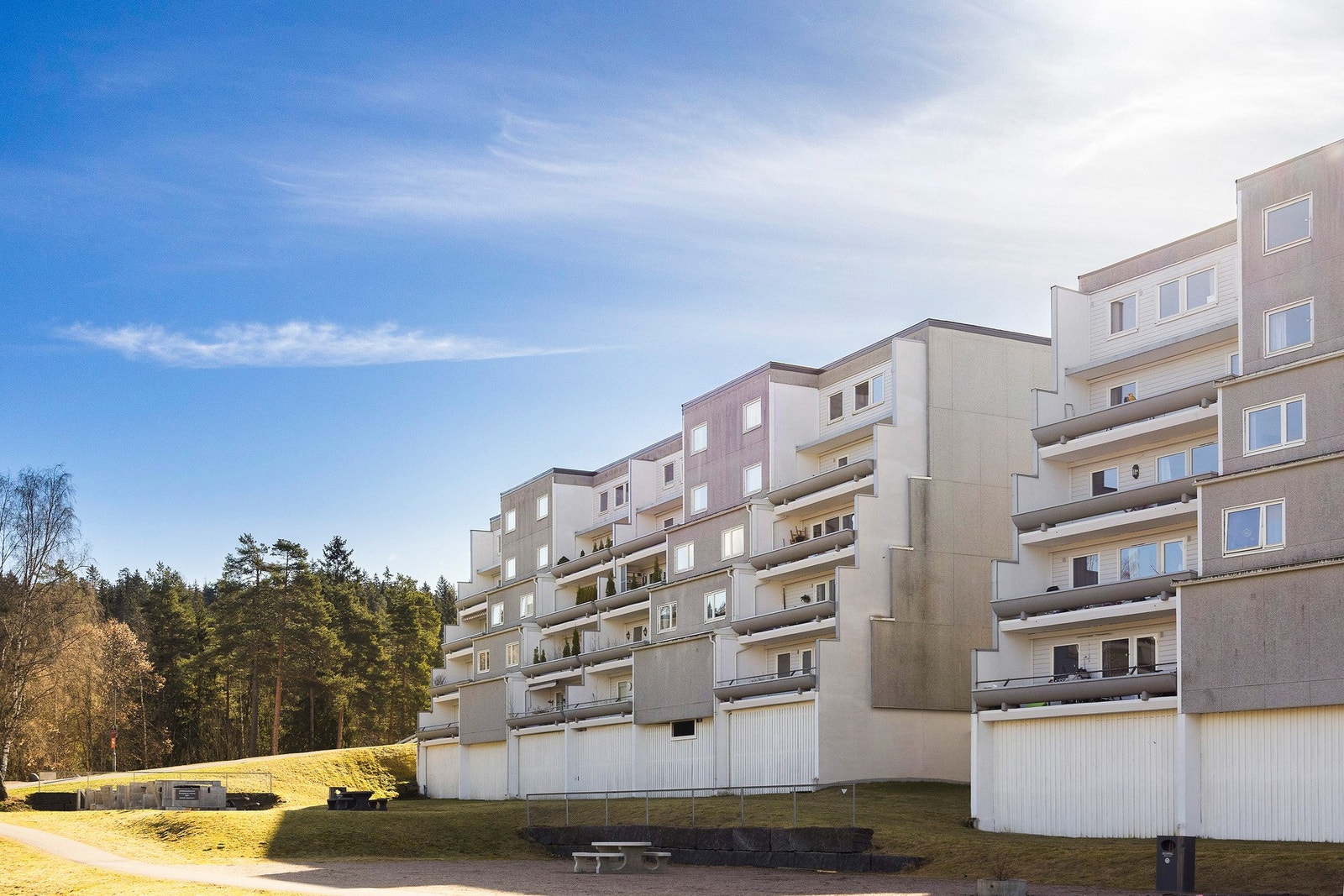 Leiligheten ligger i byggets 2. etasje. Galleribilde