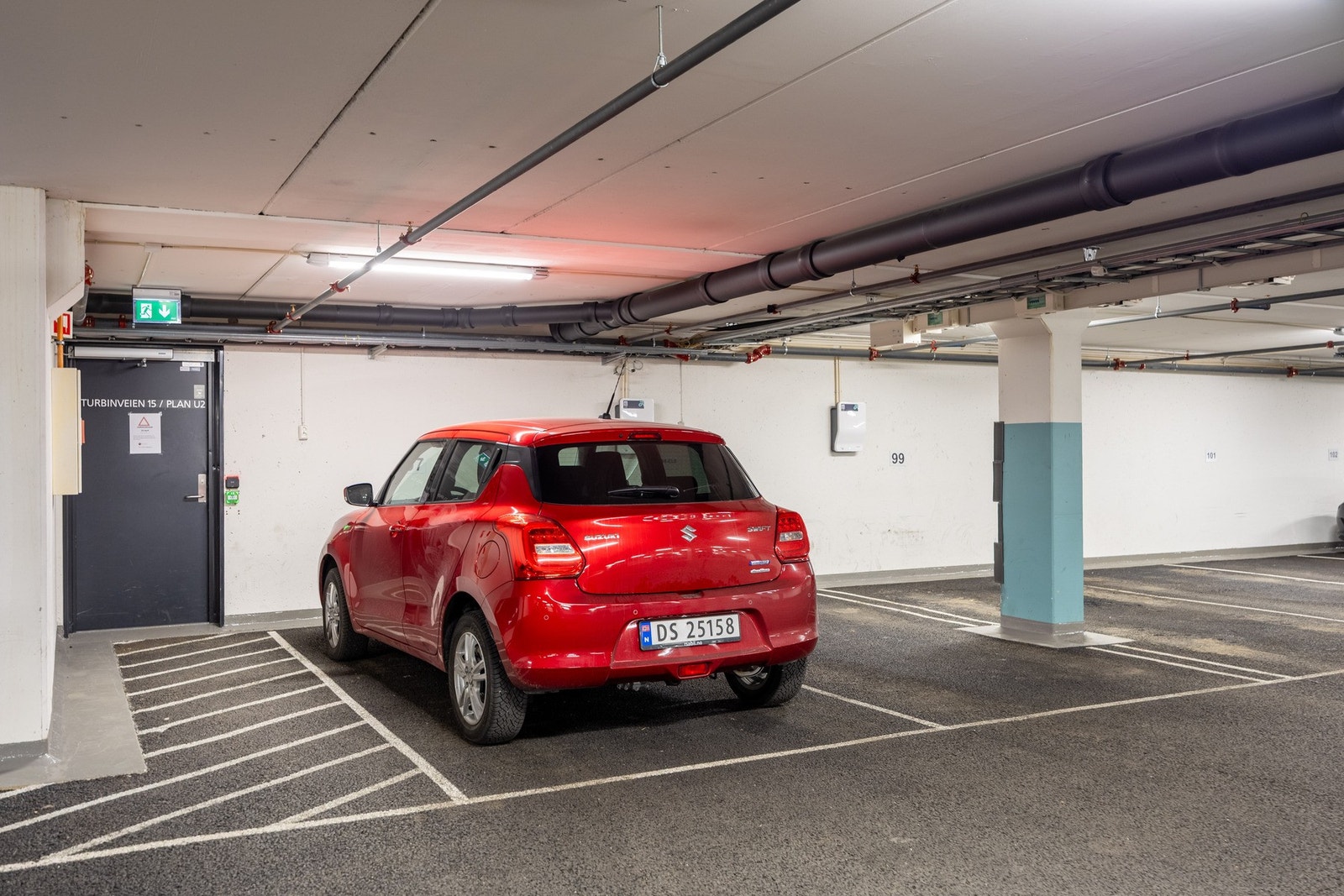 Det medfølger bruksrett til garasjeplass nr. 76 i felles garasjeanlegg. Mulighet for montering av elbillader. Galleribilde