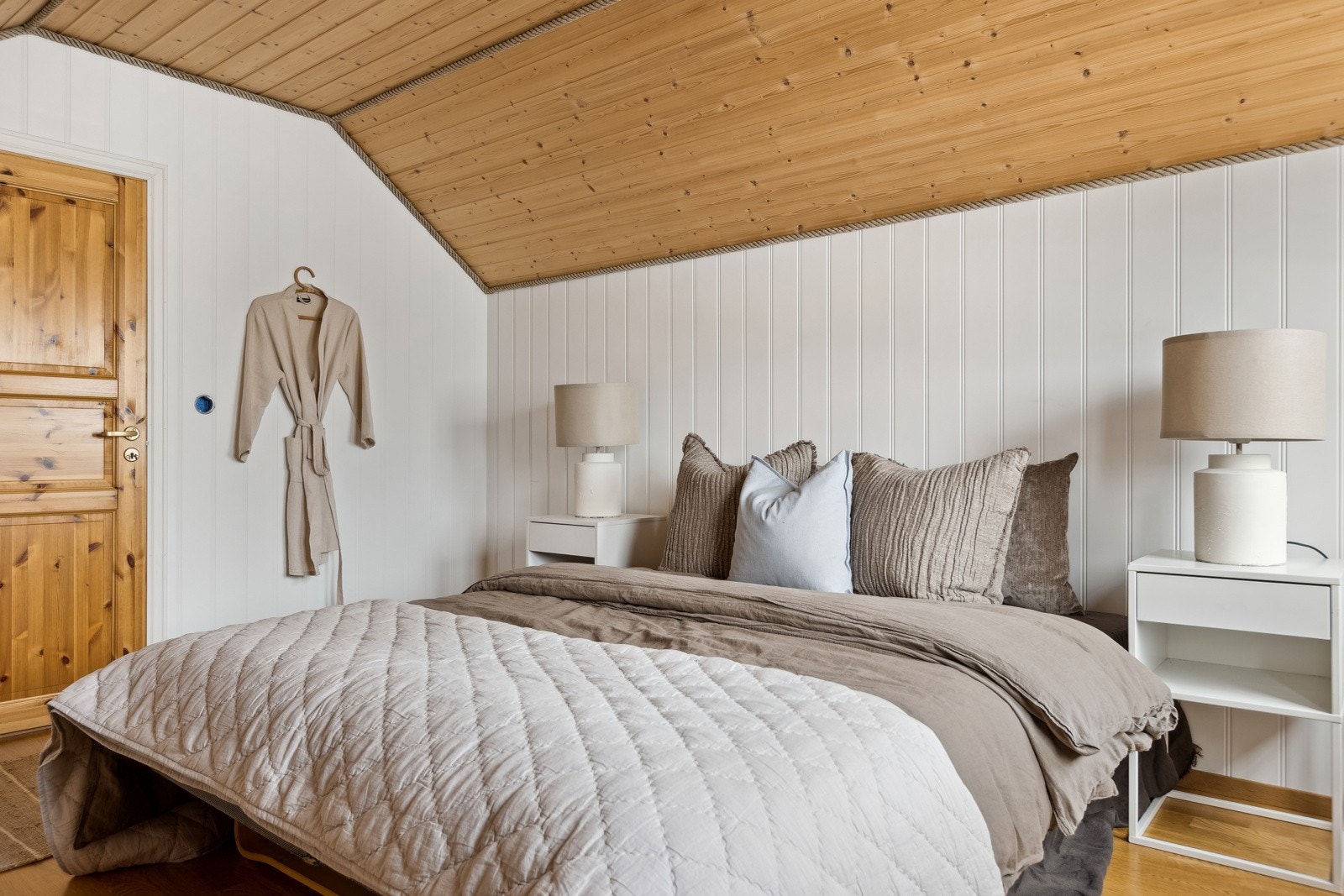 Rom innredet som soverom, rommet måler 15 kvm. Galleribilde