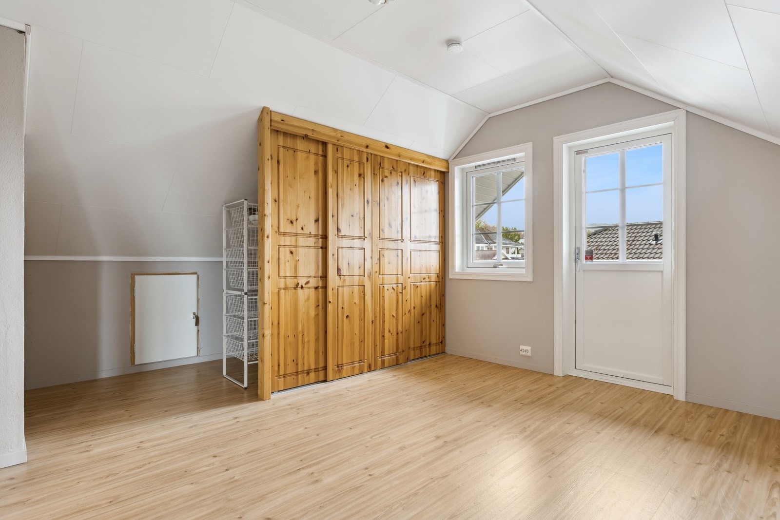 Det ene soverommet måler 17 kvm., og har utgang egen balkong. Galleribilde