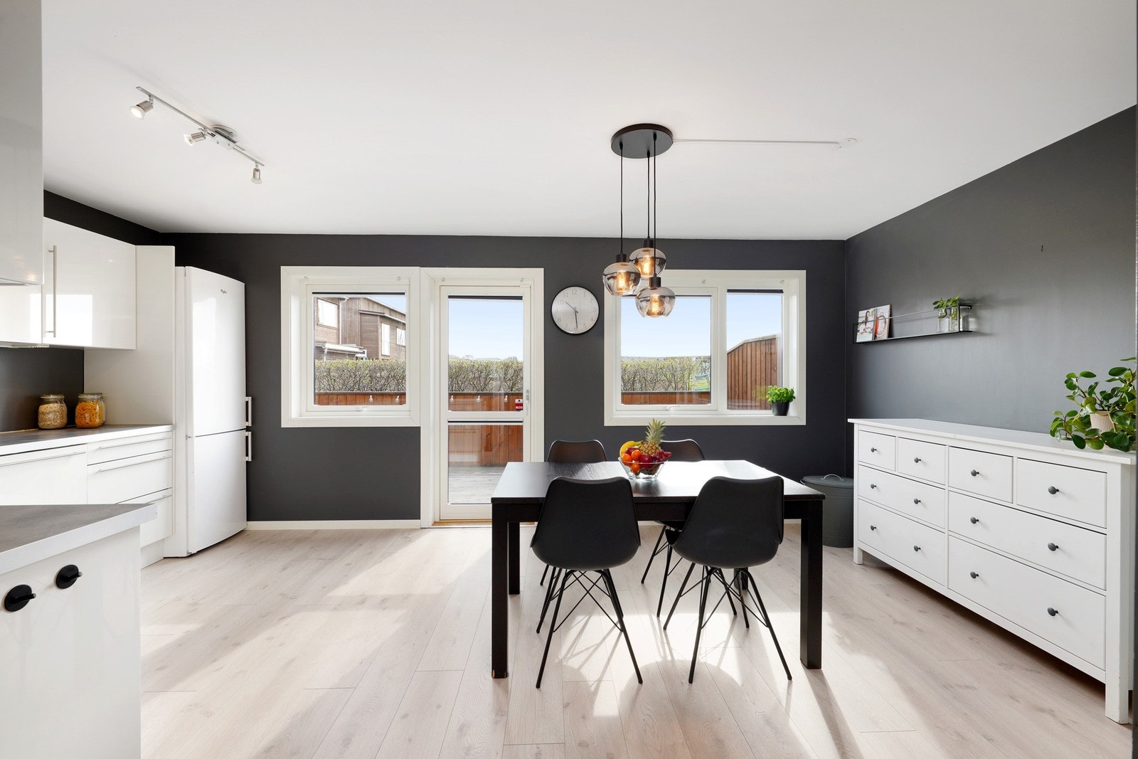 Her er det hyggelig å invitere venner og familie til bords. Galleribilde