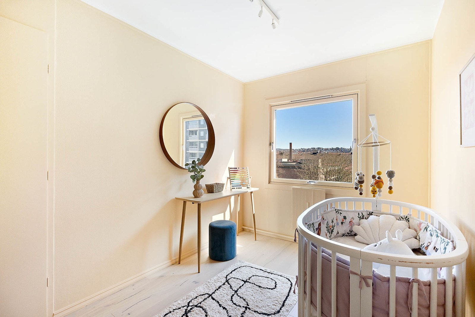 Romslig rom som også kan brukes som kontor Galleribilde