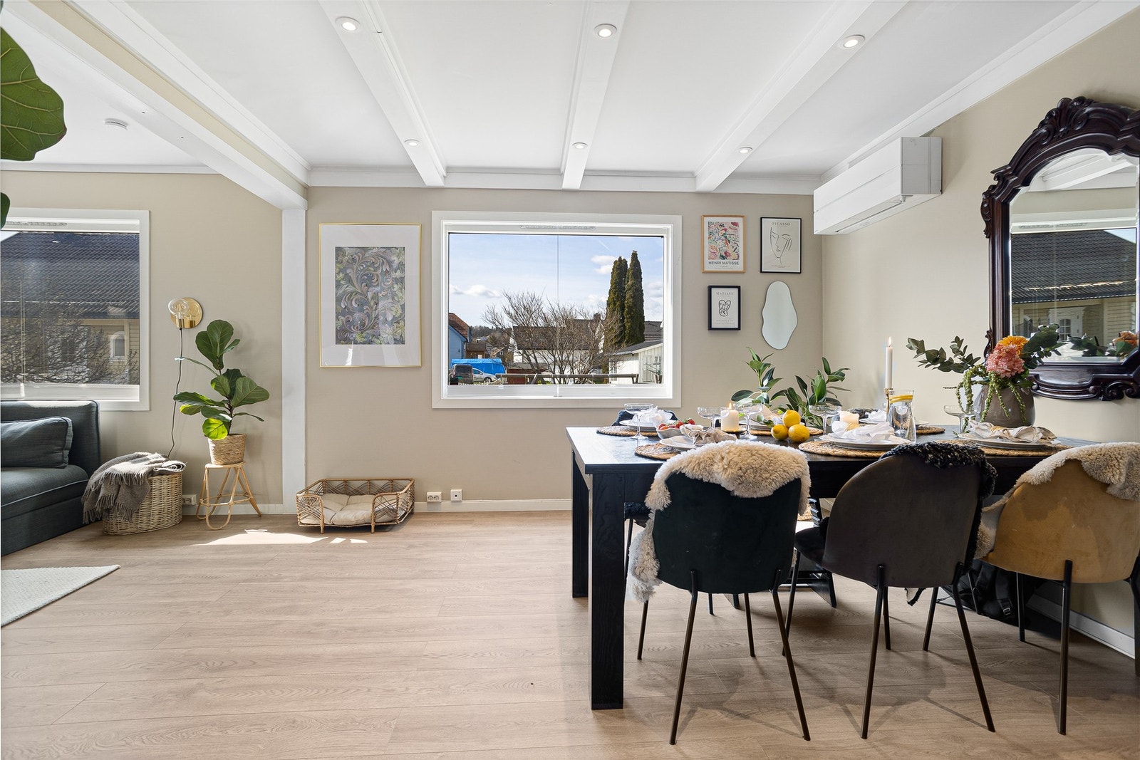 Boligen har en effektiv planløsning, med alt på en flate i 1.Etasje Galleribilde