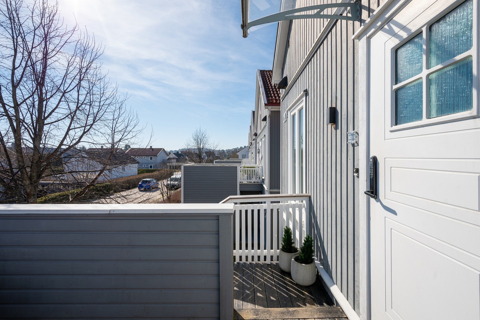 Det er montert kodelås på ytterdøren. Galleribilde