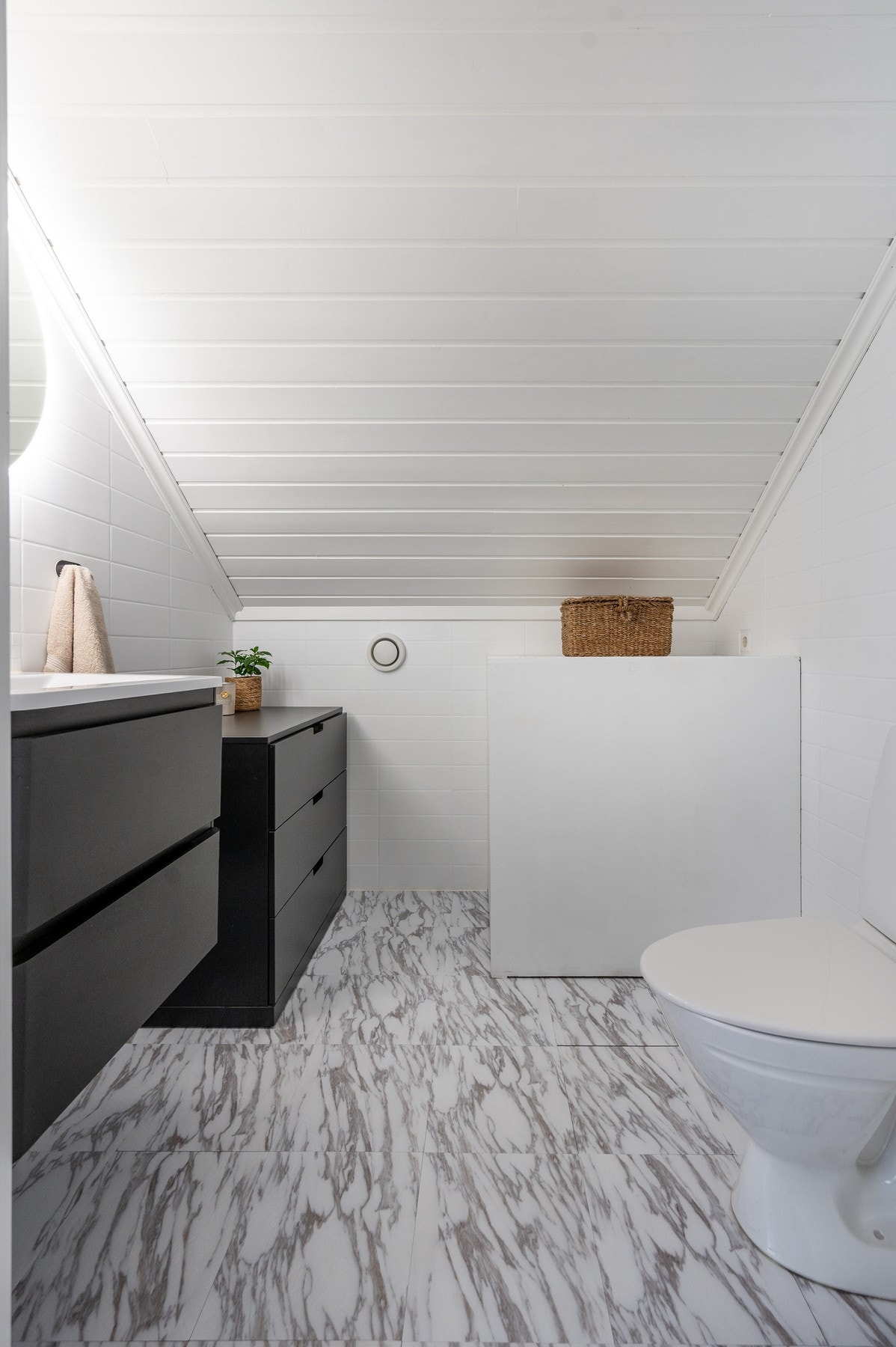 Toalettrom med servant. Galleribilde