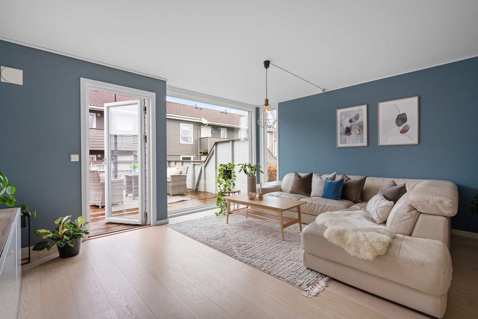 Store vindusflater med naturlig lys Galleribilde