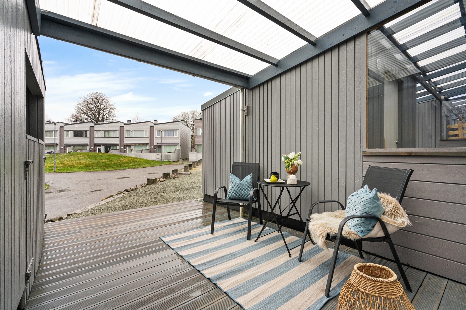 Tak over inngangen, med tilgang til bod. Galleribilde