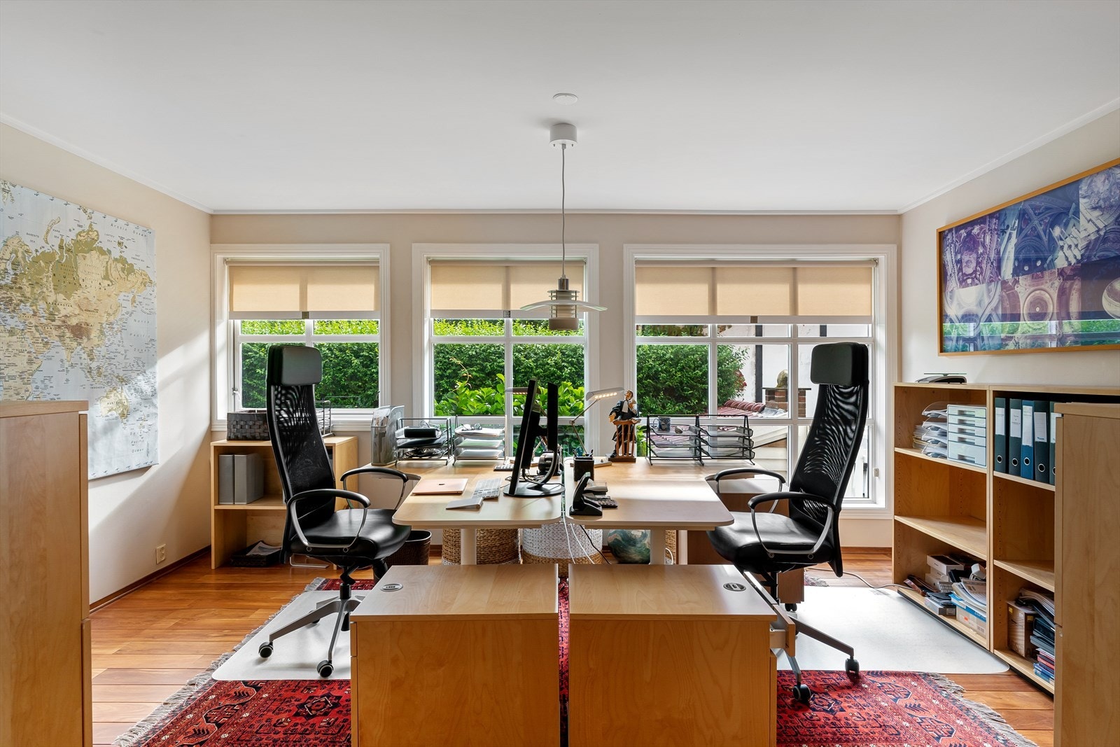 Praktisk spisestue som nå benyttes som kontor Galleribilde