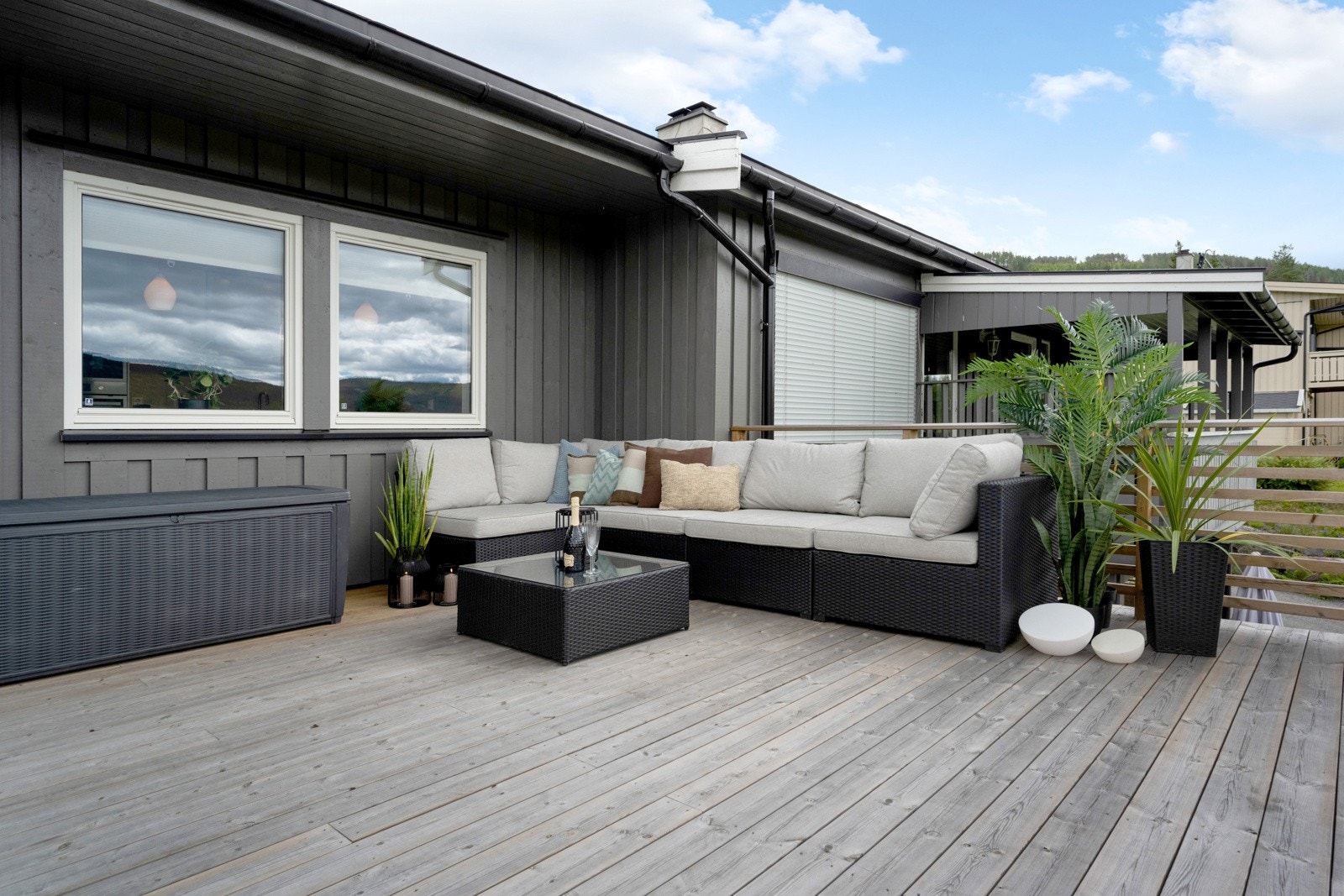 Terrasse på ca 44 kvm, hvor ca 7 kvm er overbygd Galleribilde
