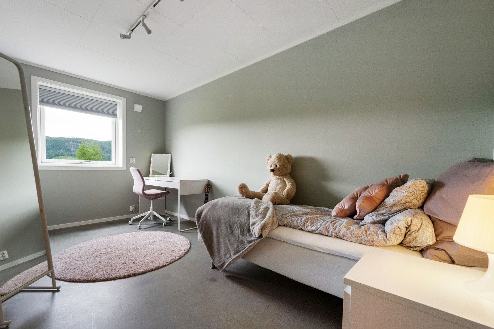 Soverommene har plass til seng, pult, skap etc. Galleribilde