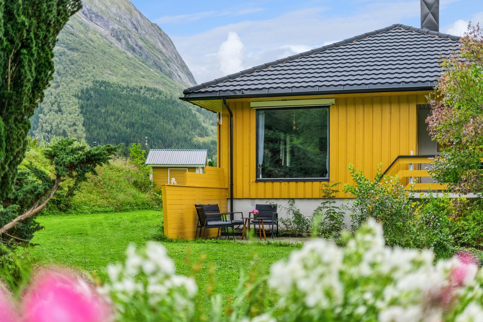 Her bur ein midt i smørauget i Sunnmørsalpane. Ca 20 min til Ørsta og Volda sentrum Galleribilde