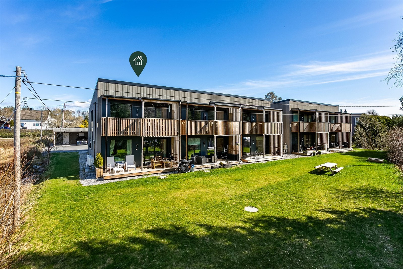 Denne leiligheten har en spesielt attraktiv plassering på enden av andre etasje, ytterst i sameiet. Galleribilde