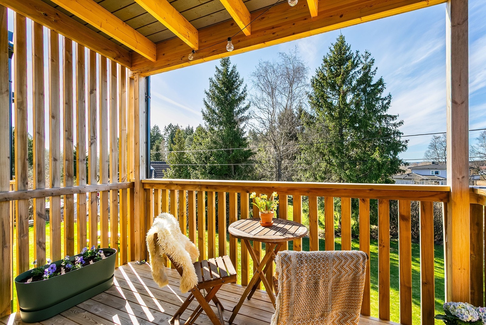 Med tett tak over hodet er det mulig å sitte ute selv om sommerværet ikke er på sitt aller beste. Galleribilde