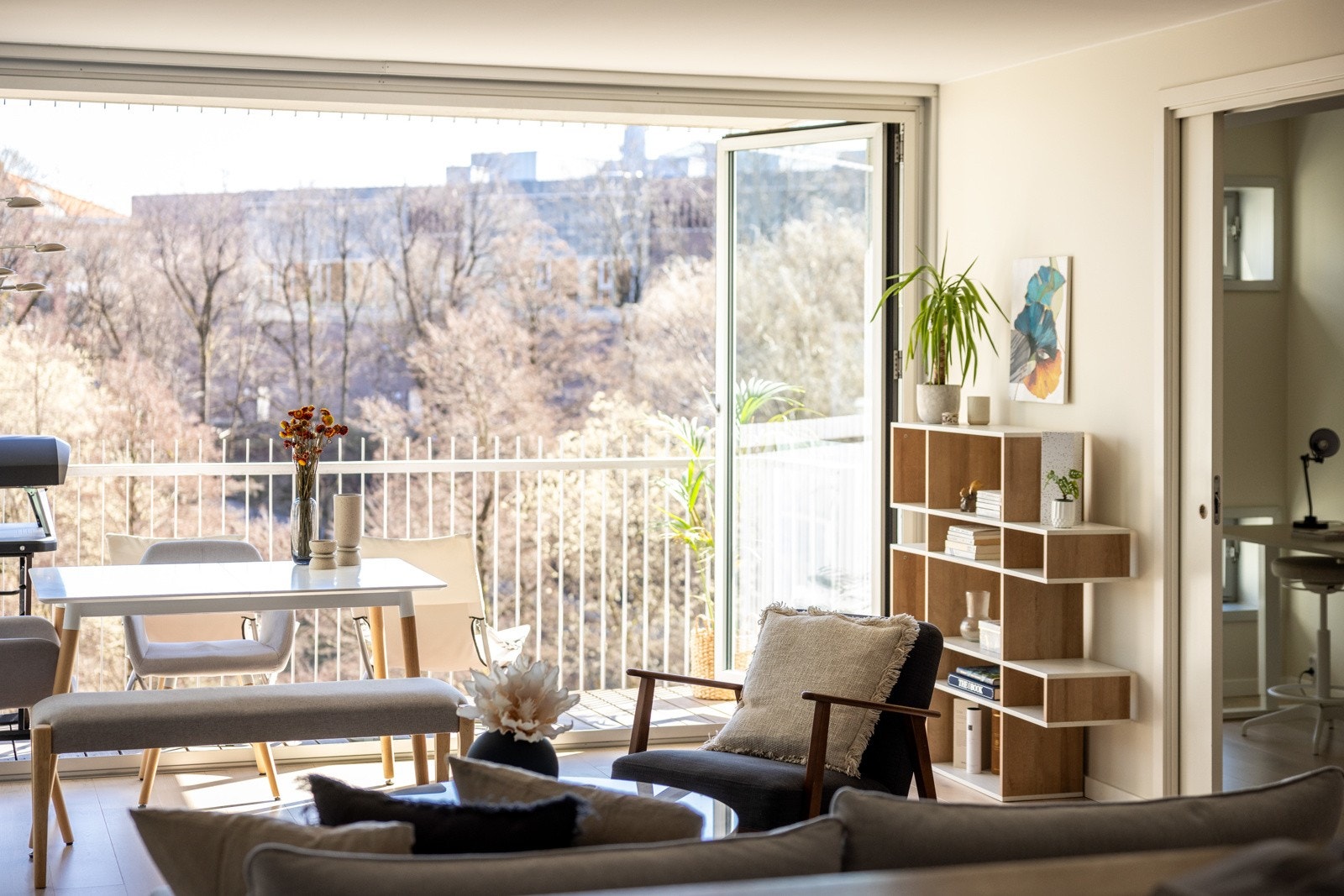 Leiligheten har en svært gjennomtenkt og godt utnyttet planløsning som egner seg utmerket for et par! Galleribilde