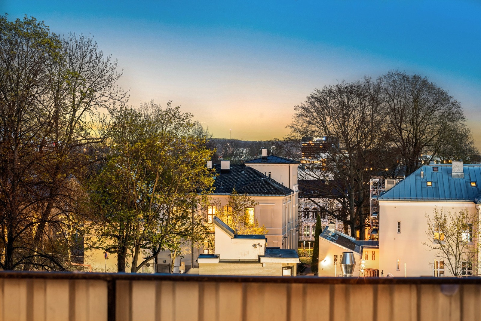 Bogstadveien 7B er en lekker 4-roms selveier på 110 m² i 4. etasje, med solrik og skjermet beliggenhet. Utsikt ned til sentrum og alt du kan drømme om av cafeer og restauranter rett utenfor. Galleribilde