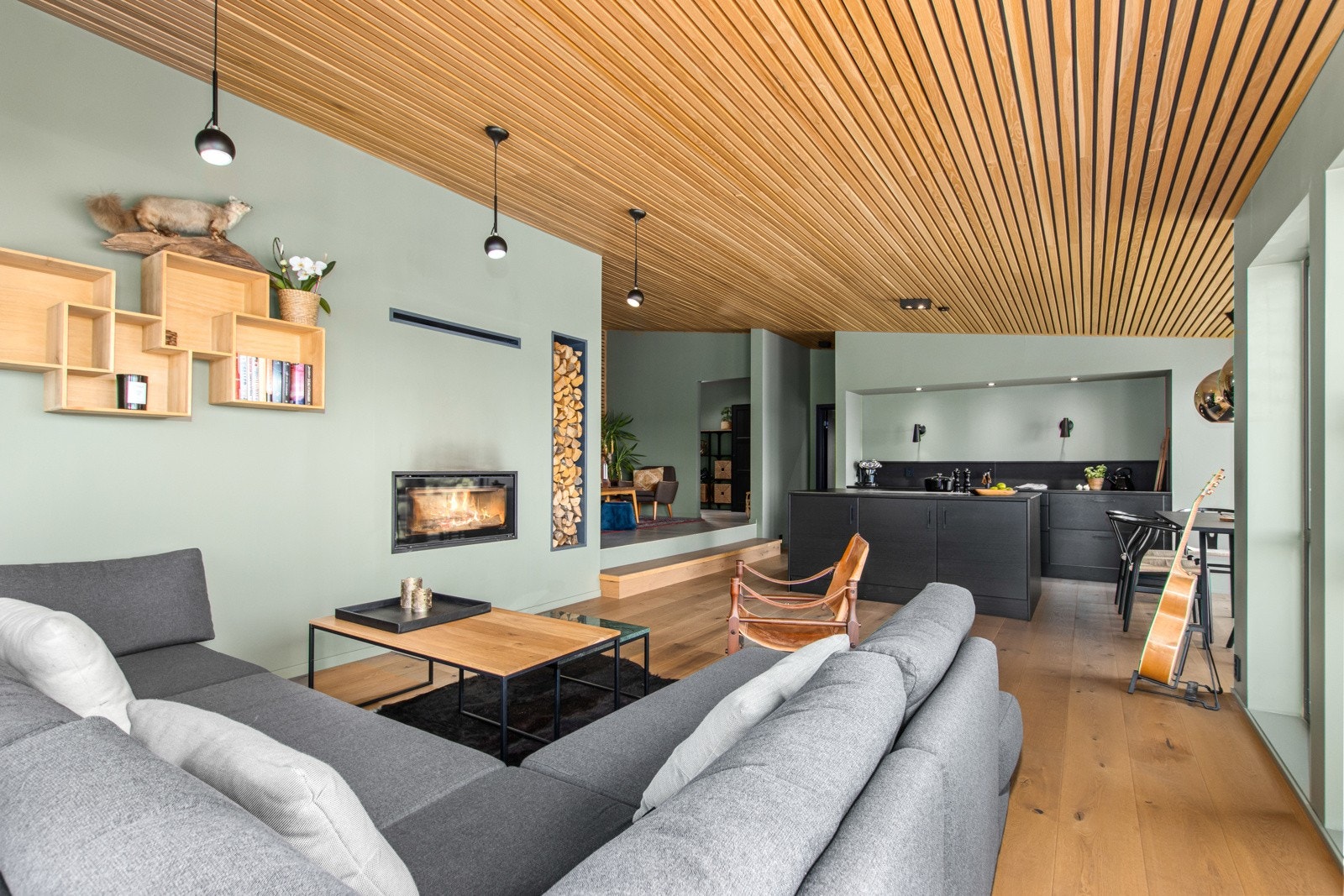 Det lekre materialvalget er gjennomgående i hele hytta. Her er det godt å være Galleribilde