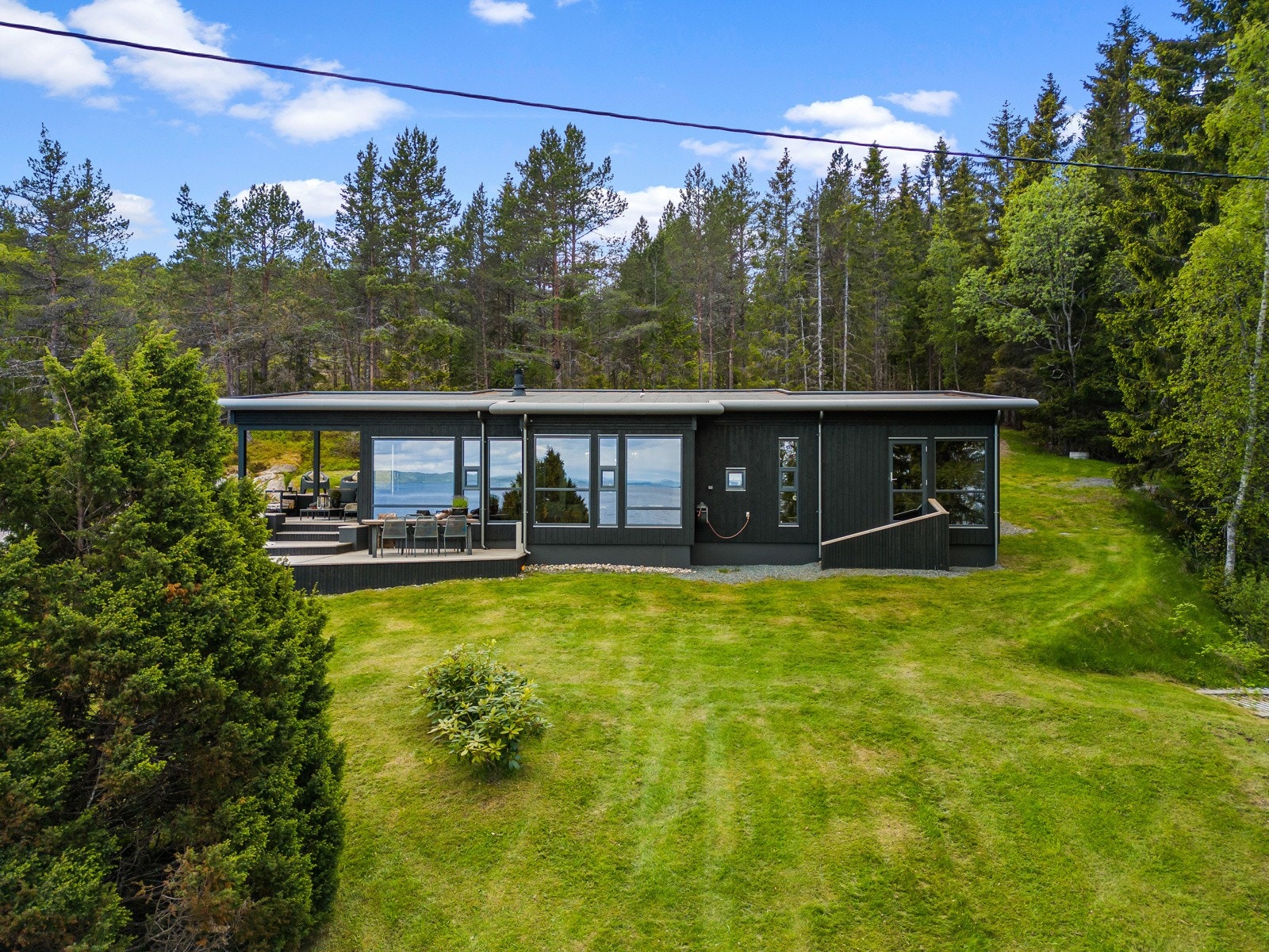 Hytta er meget godt plassert i terrenget Galleribilde