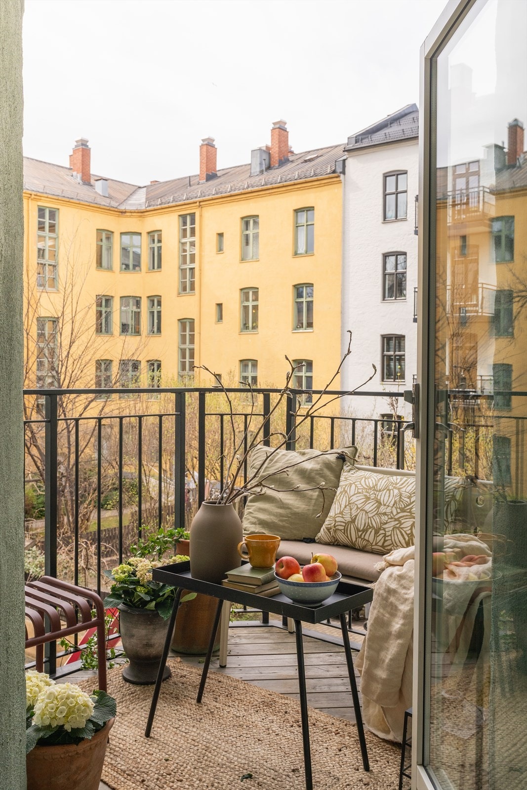 Balkongen er på 3,7kvm og har plass til ønskelig utemøblement. Galleribilde