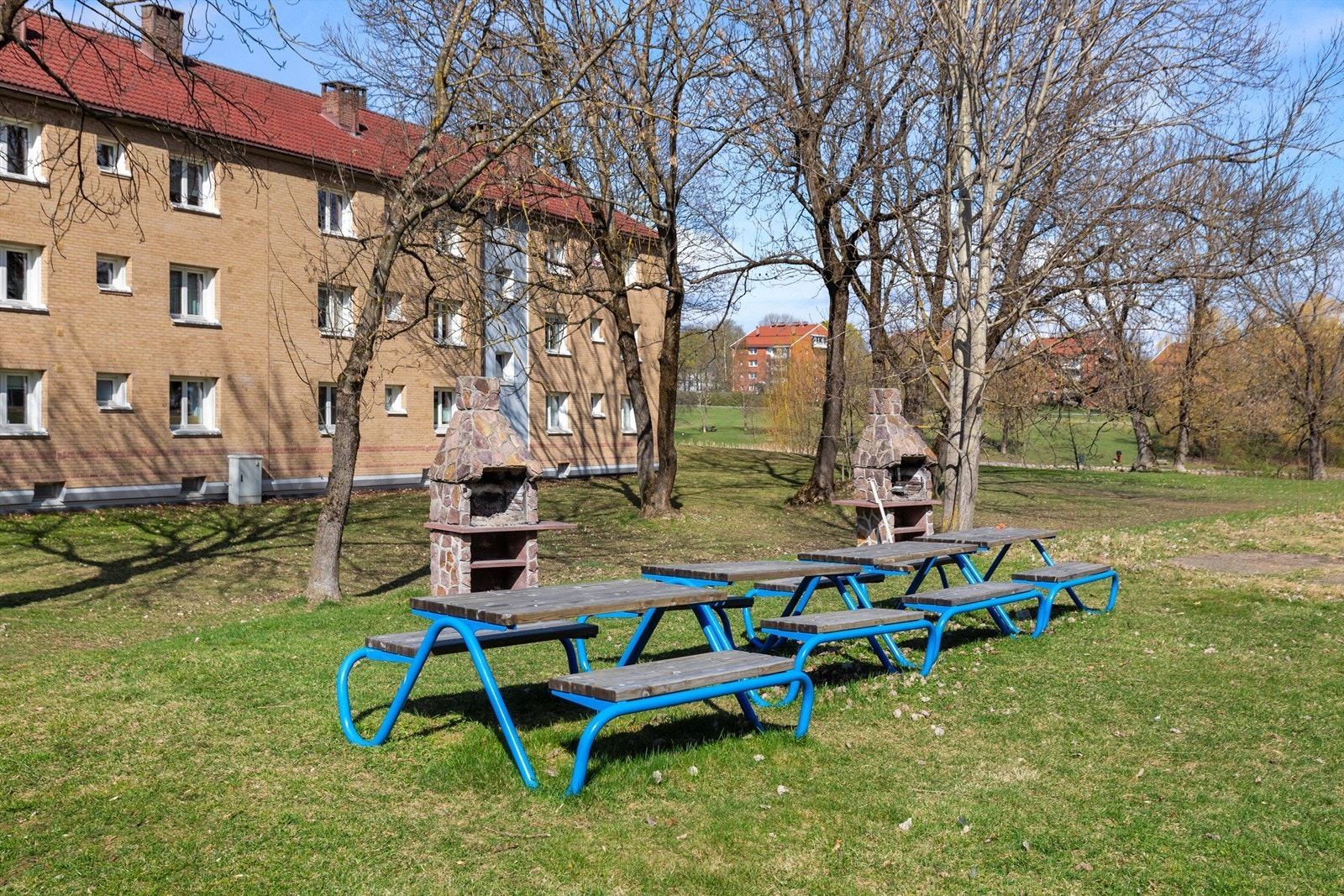 Borettslaget har flere grillplasser, en lekeplass for beboerne, to vaskerianlegg og et velferdslokale. Galleribilde