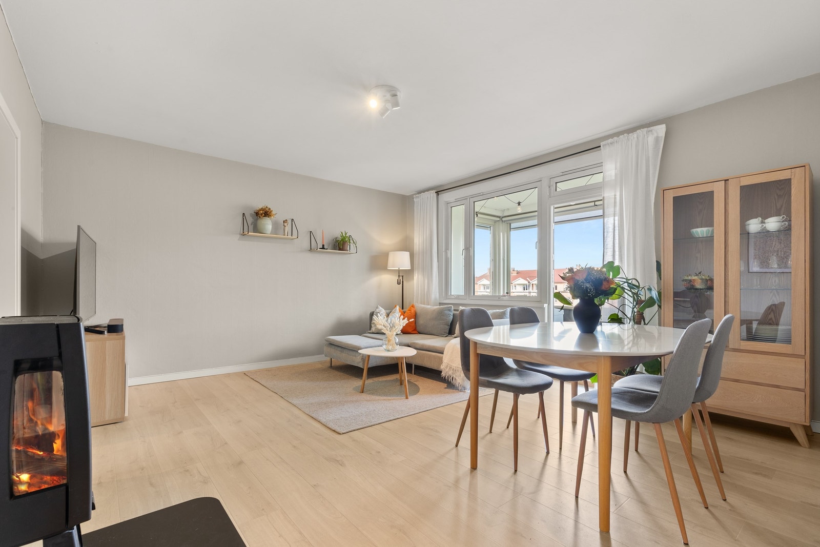 En tiltalende og stilren 3-roms med innglasset balkong og naturskjønn beliggenhet i Valle borettslag. Galleribilde