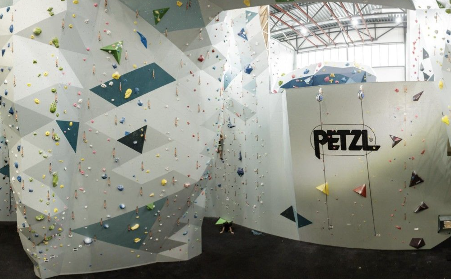 Oslo Klatresenter ligger på Skullerud og er ett av Norges største klatresenter Galleribilde