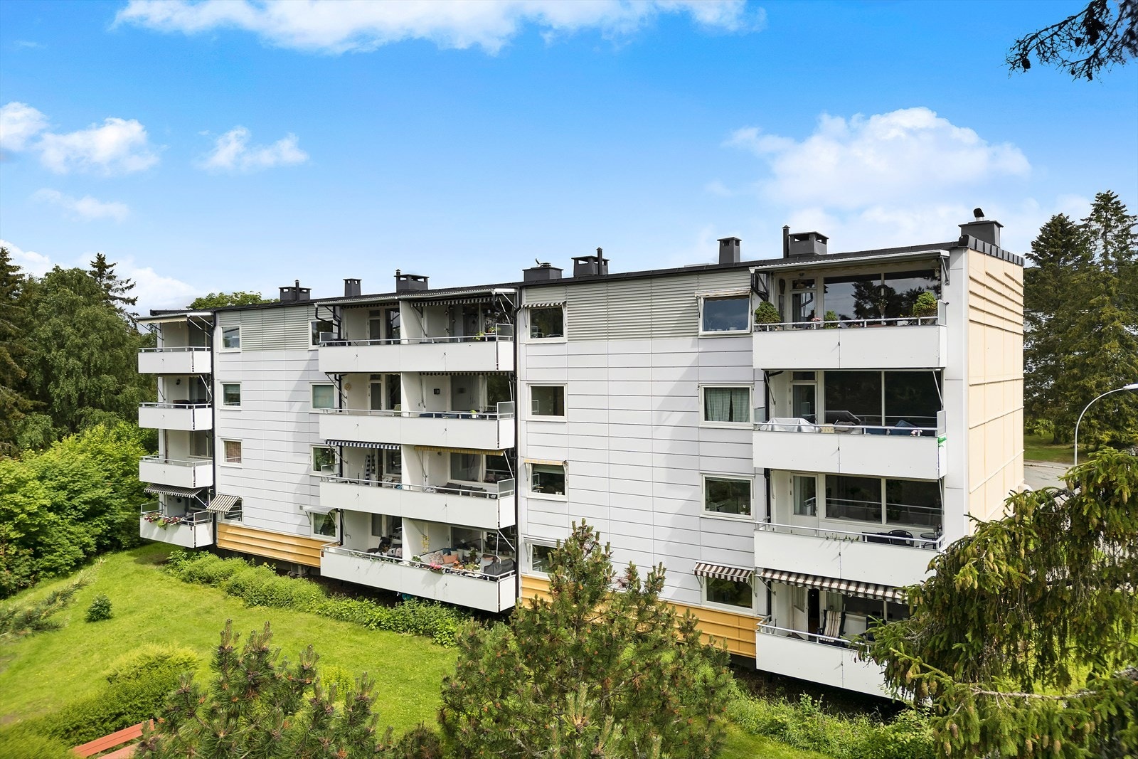 Her får kjøper gleden av svært god intern beliggenhet i borettslaget i grønne og rolige omgivelser Galleribilde