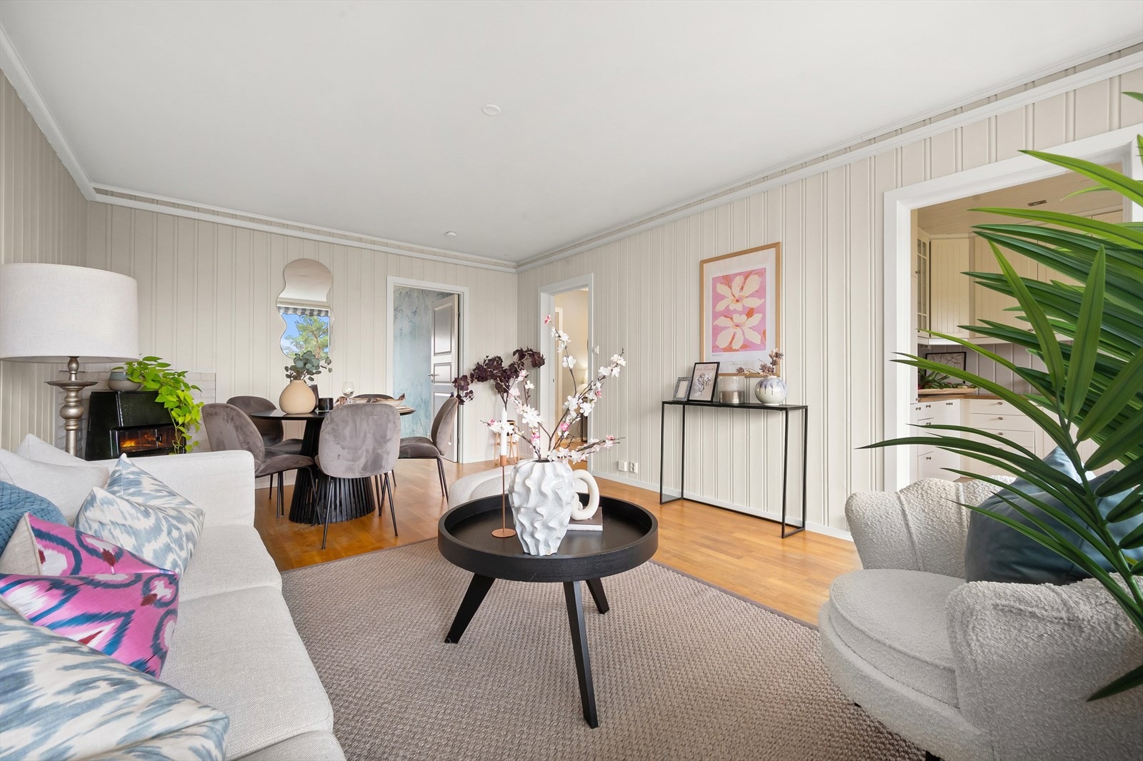 Leiligheten har en gjennomgående planløsning som gir en god og luftig romfølelse Galleribilde