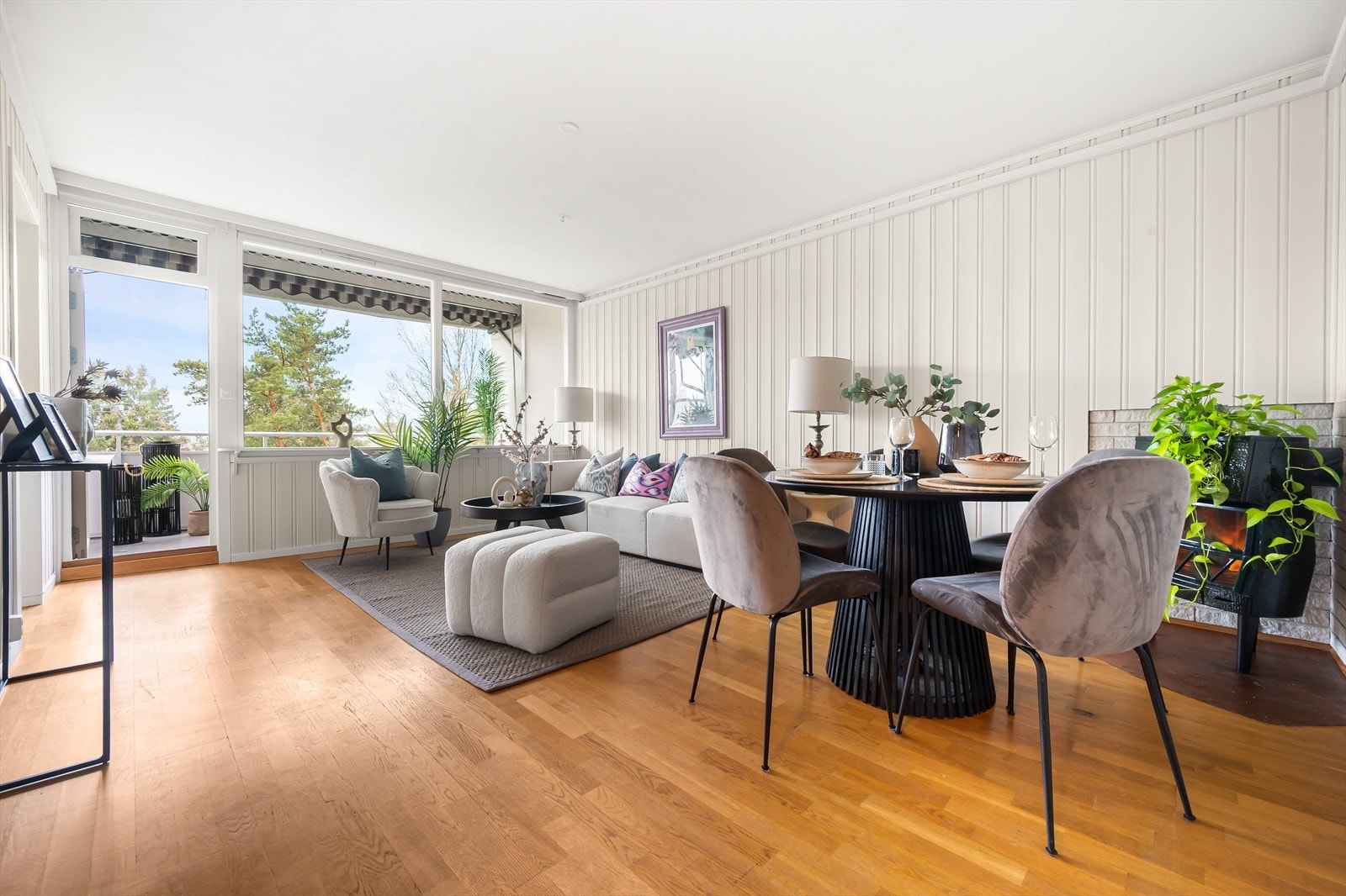 En lys, gjennomgående og romslig 3-roms med tilbaketrukket og skjermet beliggenhet ved markagrensen Galleribilde