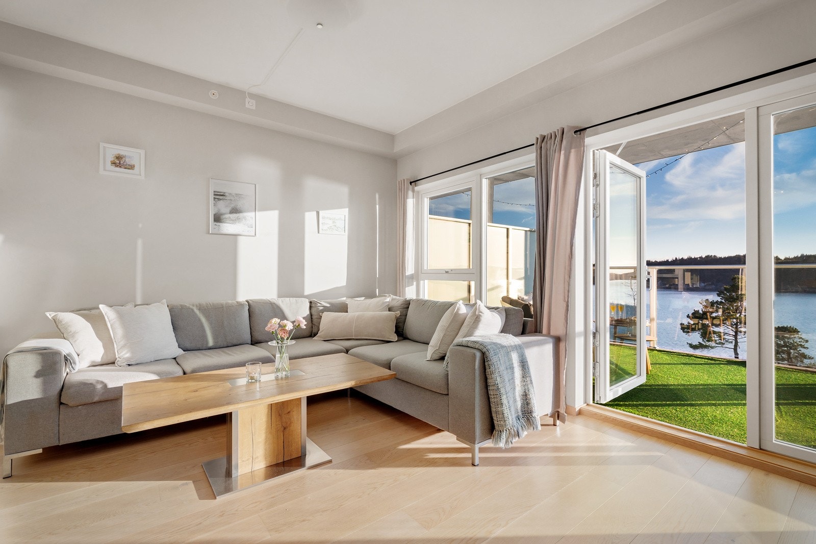 Godt med plass til en hyggelig sofagruppe. Galleribilde
